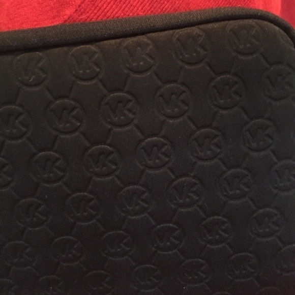 Michael Kors padded tablet bag - Picture 2 of 4